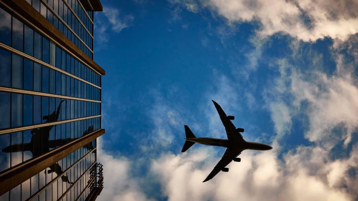 Delta Air Lines stock retreats on Wednesday despite topping Q1 targets