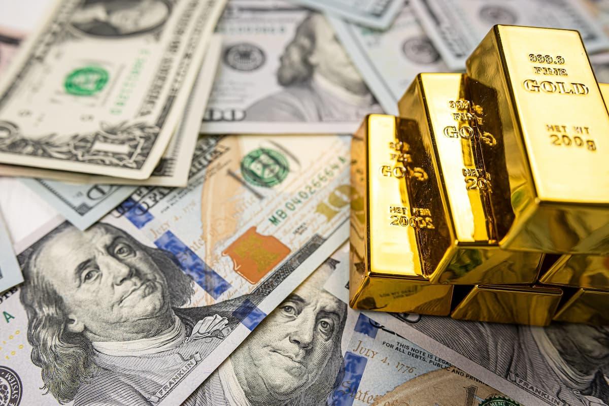 gold-prices-surge-to-2688-as-geopolitical-tensions-and-tech-stocks-rebound-drive-market-volatility